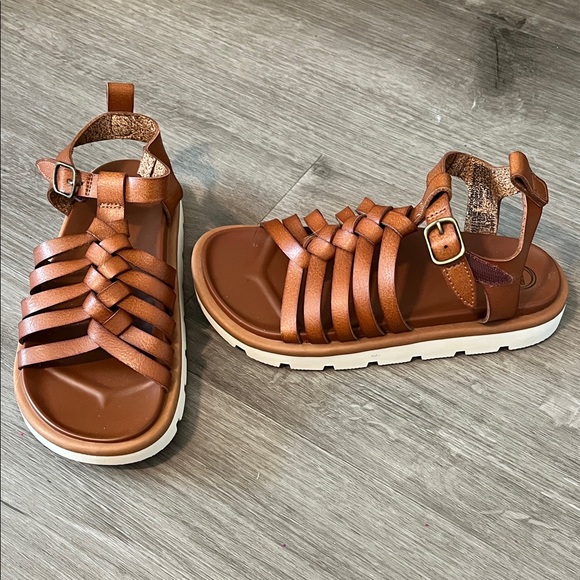 Wonder Nation Brown Kids Sandals - Picture 2 of 3